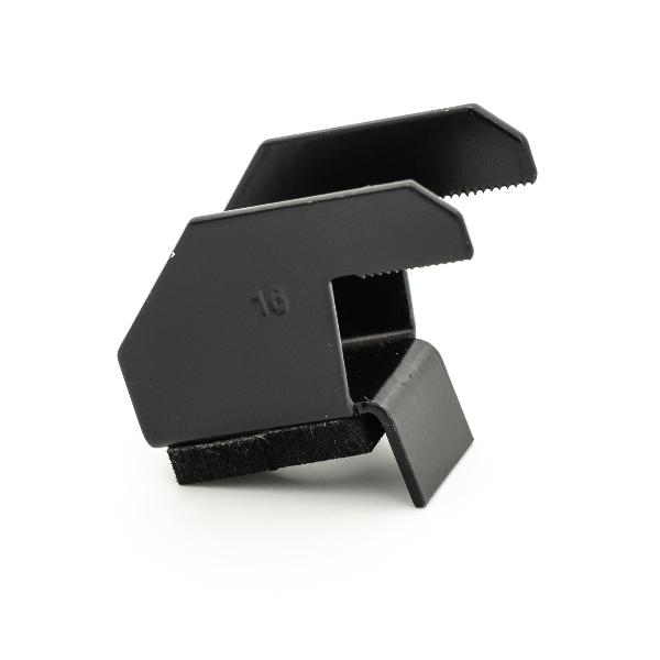 GSE IN ROOF - SINGLE END CLAMP V2023 - H16 - STEEL - BLACK W/ EPDM FOAM ATTACHED - ART105897 - Powerland.co.uk